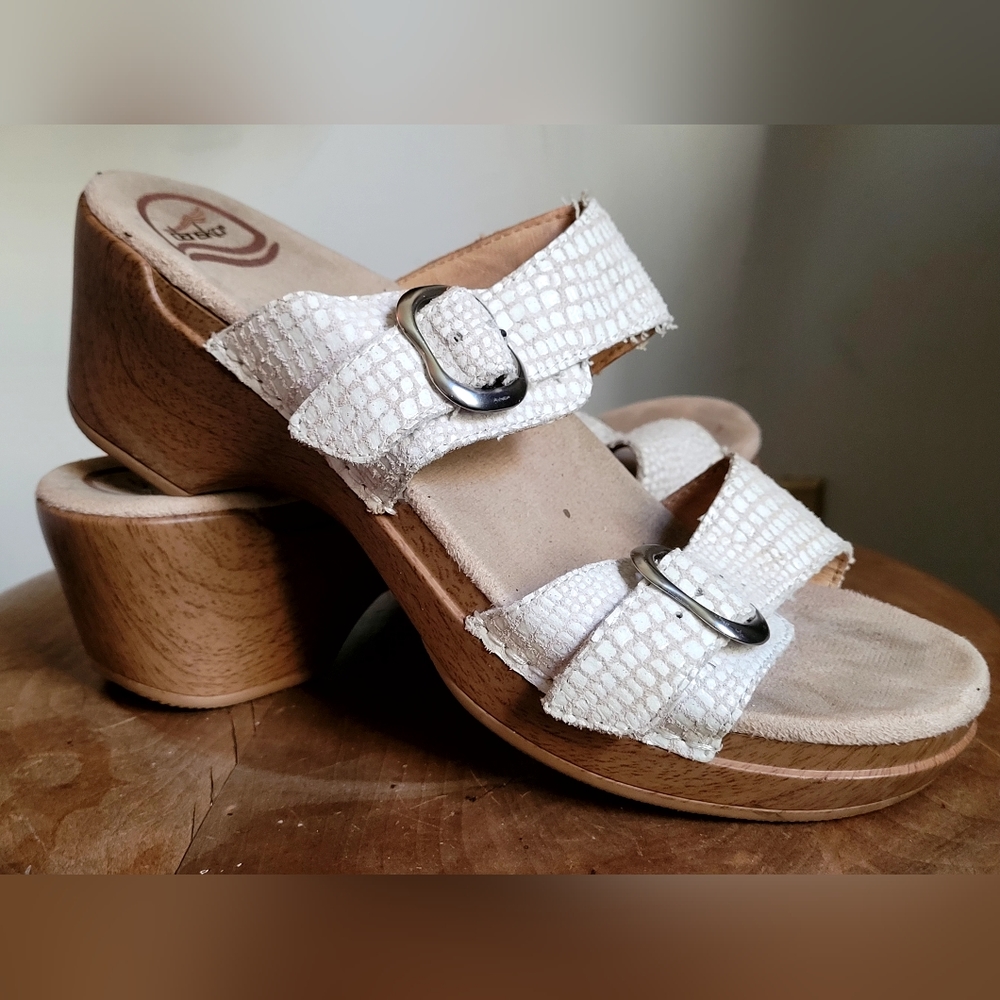 White Dansko 39 supportive sandal